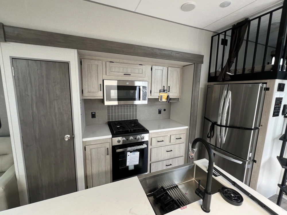 2026 Coachmen Catalina 42condo alt