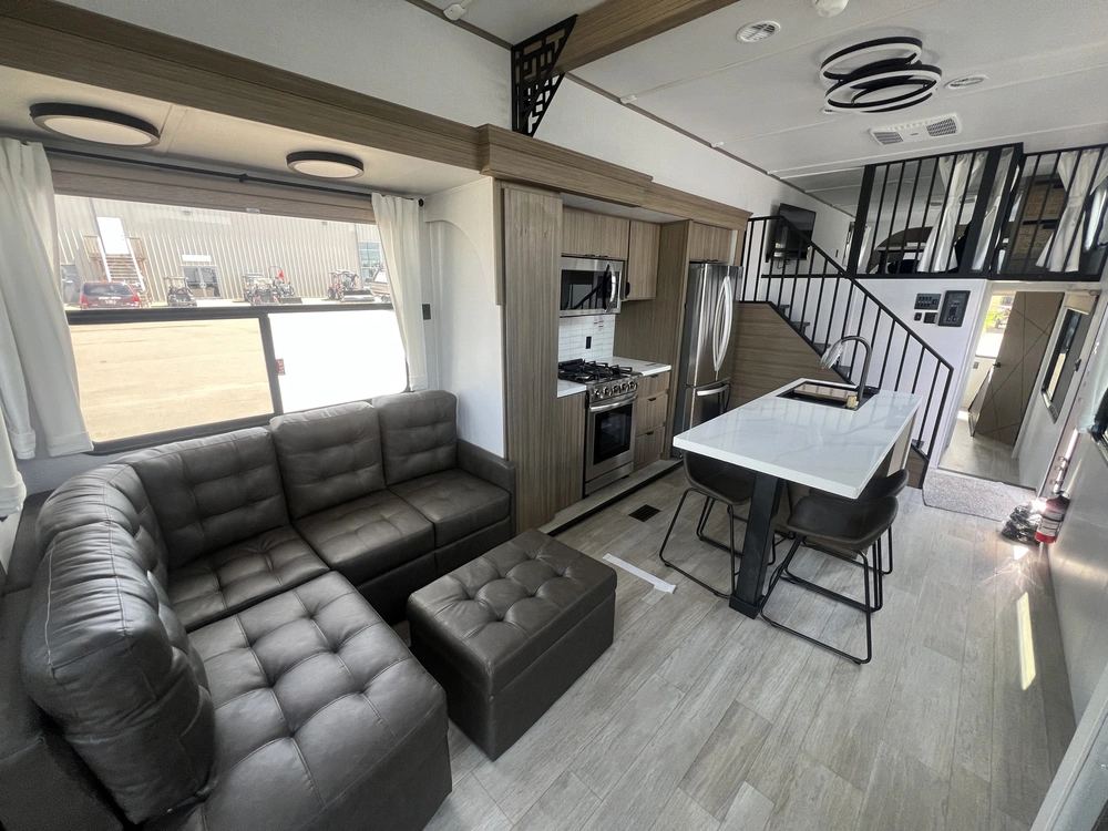 2025 Forest River Wildwood 42 Veranda alt