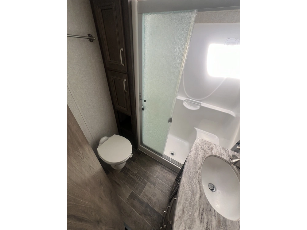 2019 Keystone Rv Montana 385br alt