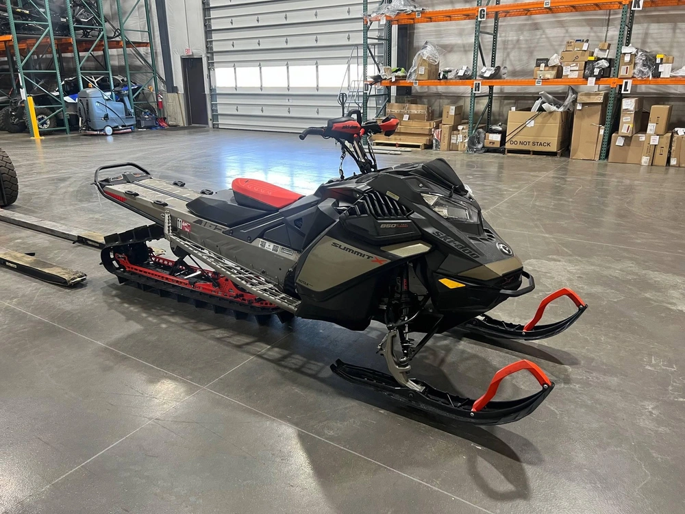 2022 Ski-doo Summit X W/ Expert Package 165 850 Turbo alt