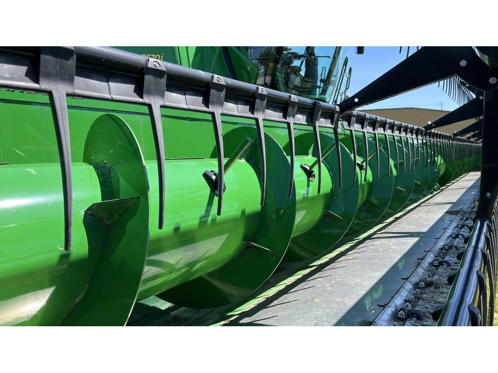 2023 John Deere 635f alt