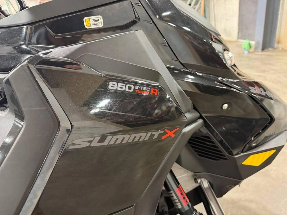 2026 Ski-doo Summit X 165 850 Turbo 10.25" Screen alt