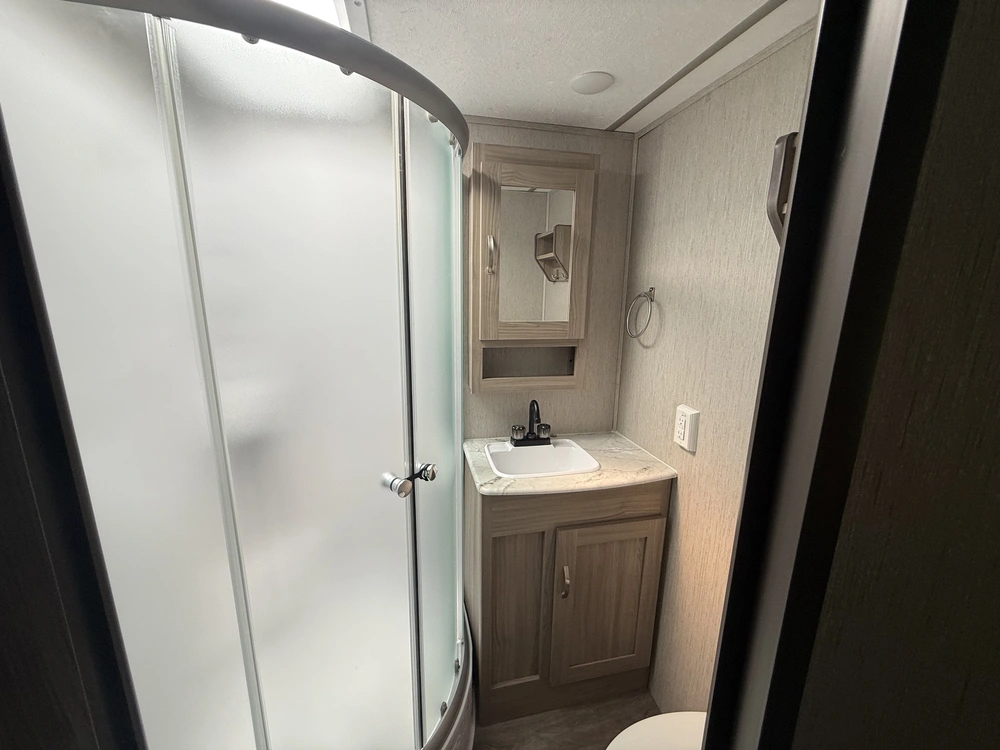 2021 Coachmen Freedom Express 246rkse alt