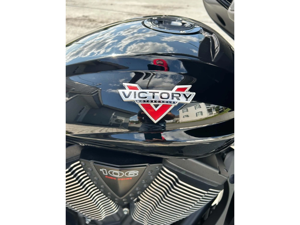 Victory Motorcycles Cross Country 2014 alt