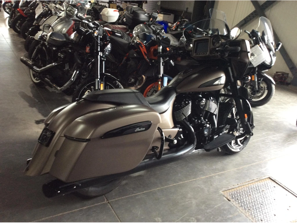 Indian Motorcycle Chief Dark Horse 2019 alt
