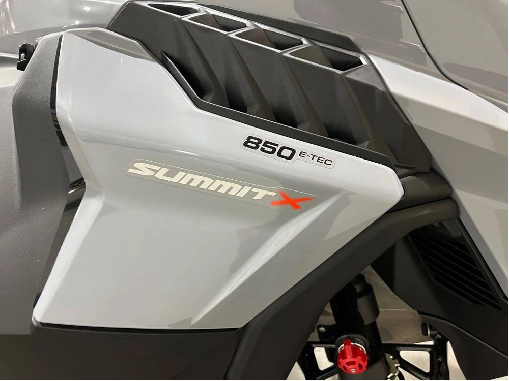 2026 Ski-doo Summit X W/ Expert Package 165 850 alt