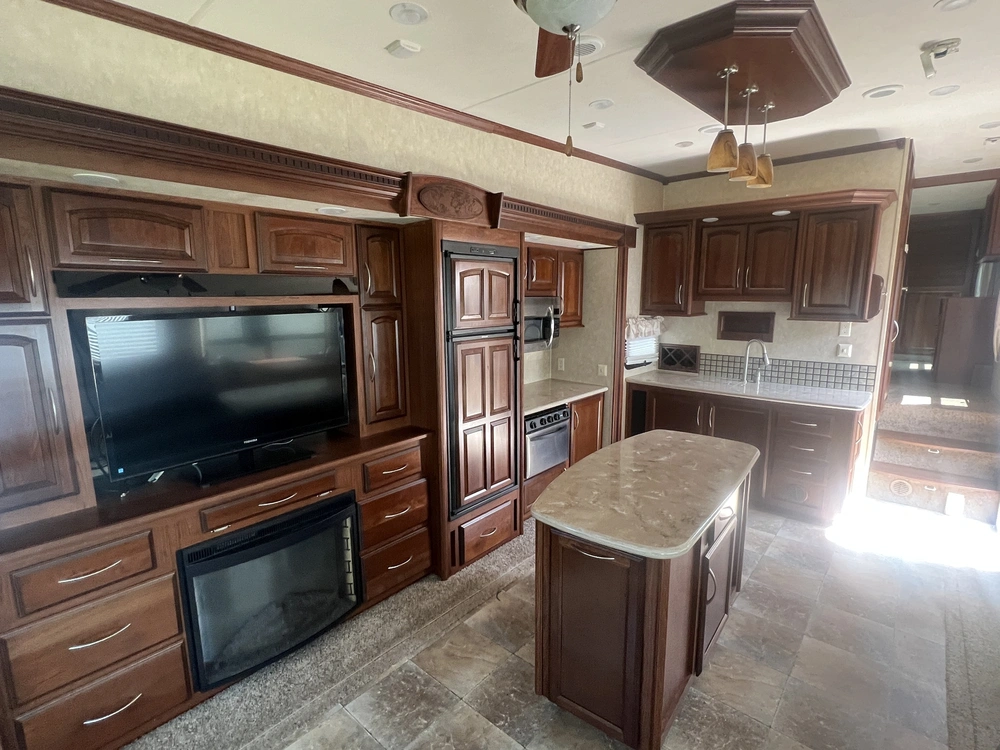 2012 Forest River Palomino Columbus 320rs alt