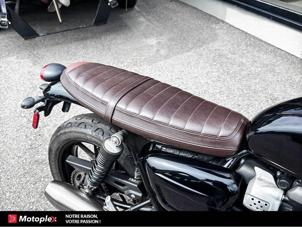 2019 Triumph Street Twin Black alt