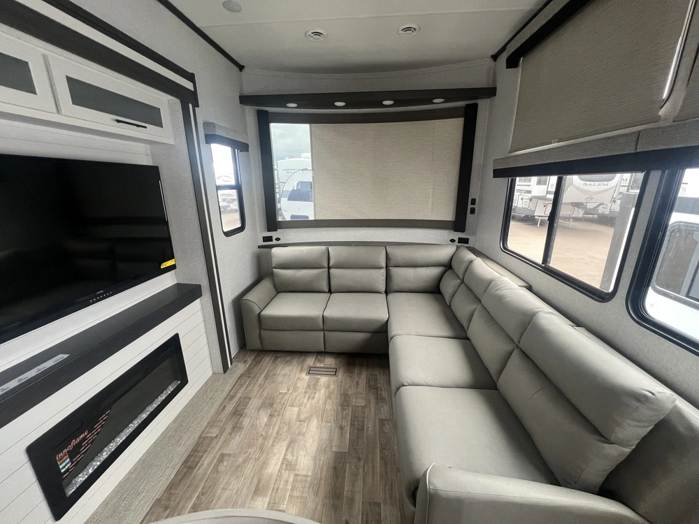 2025 Crossroads Rv Hampton 395bam alt