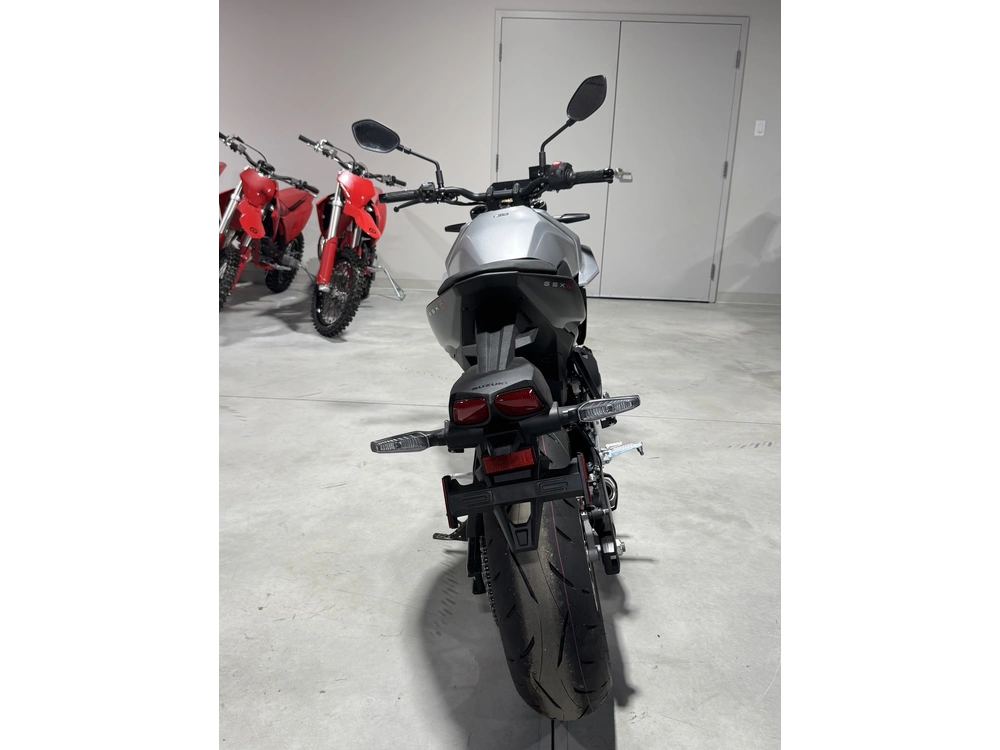 2025 Suzuki Gsx-8sm5 alt