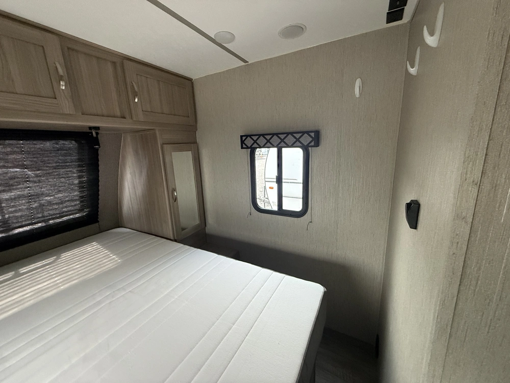 2021 Coachmen Freedom Express 246rkse alt