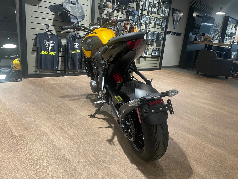 2026 Triumph Trident 660 - Cosmic Yellow alt