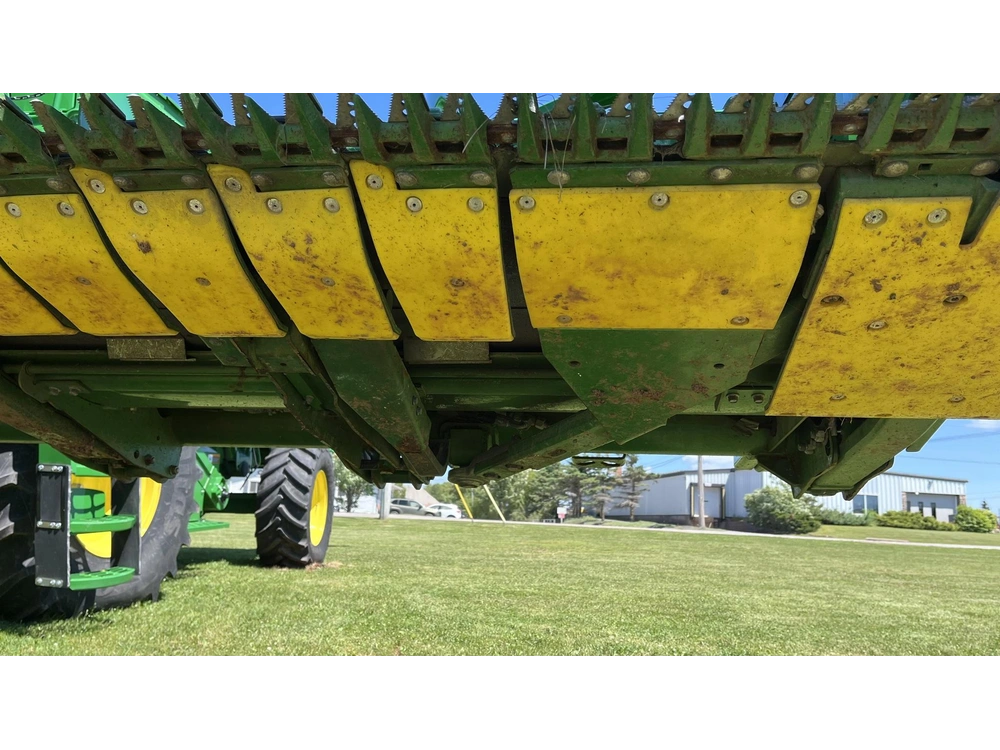 2023 John Deere 635f alt