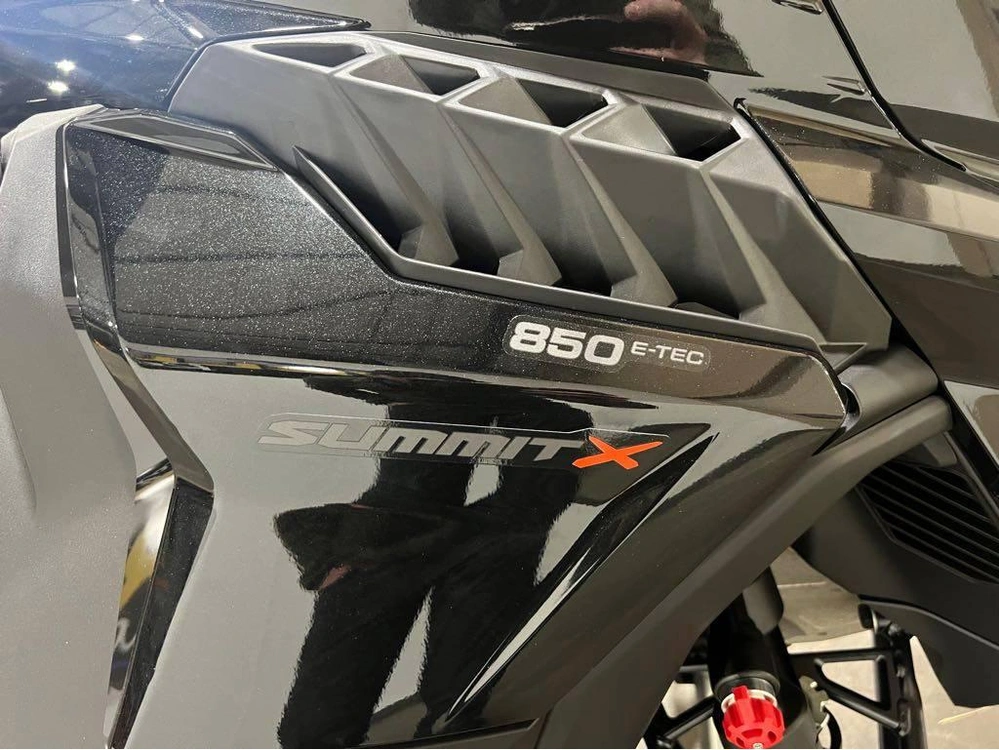 2026 Ski-doo Summit X W/ Expert Package 154 850 alt