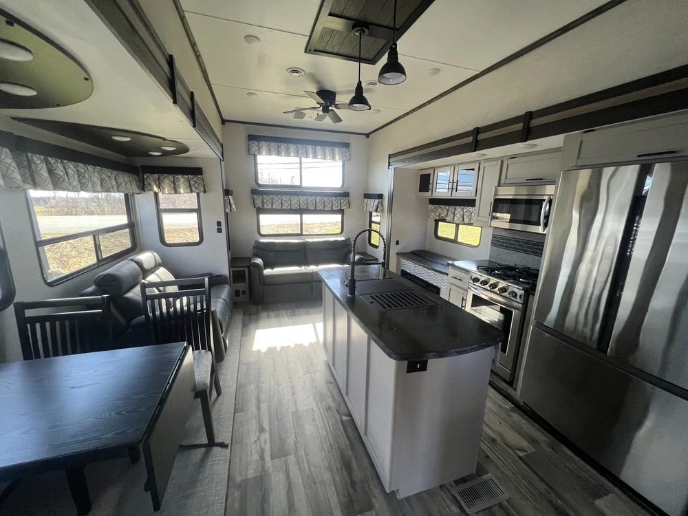2022 Keystone Rv Hampton 375 Dbl alt