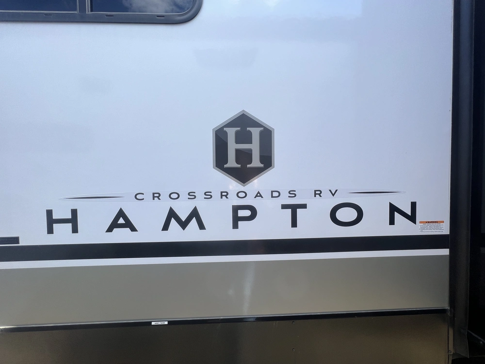 2023 Keystone Rv Hampton 374 Bar alt