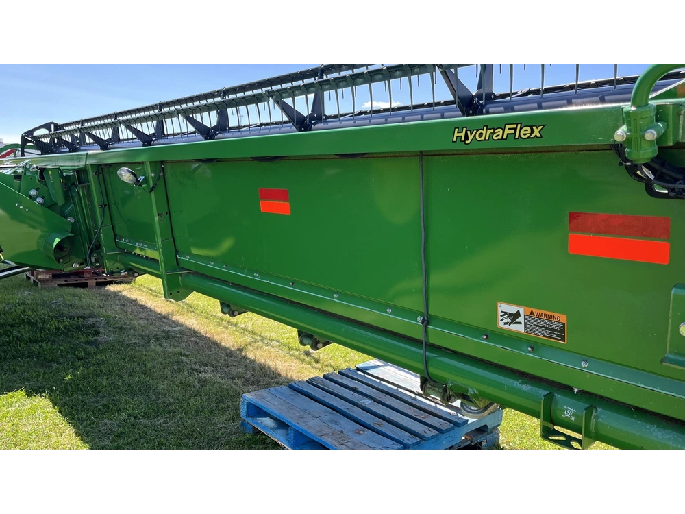 2023 John Deere 635f alt
