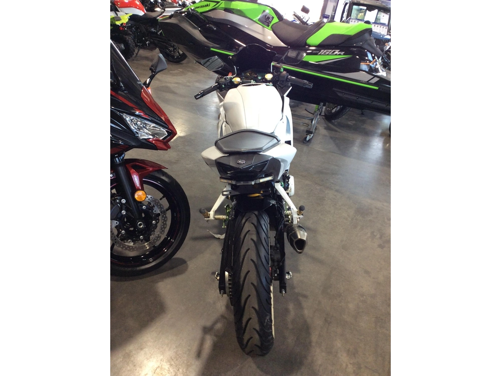 Yamaha R3 2017 alt