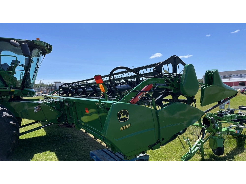 2023 John Deere 635f alt