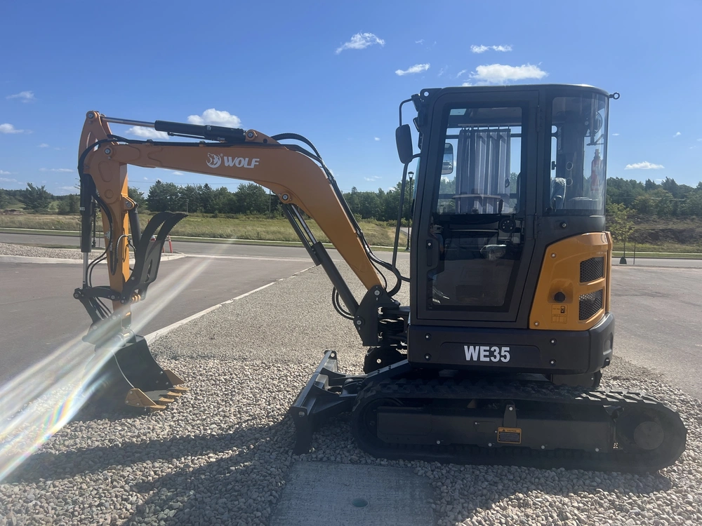 2026 Wolf We35 Cab alt