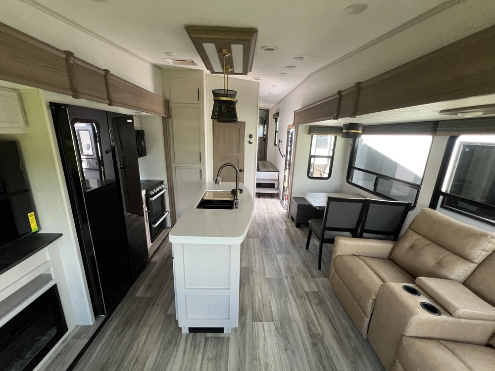 2025 Dutchmen Astoria 3553mb alt