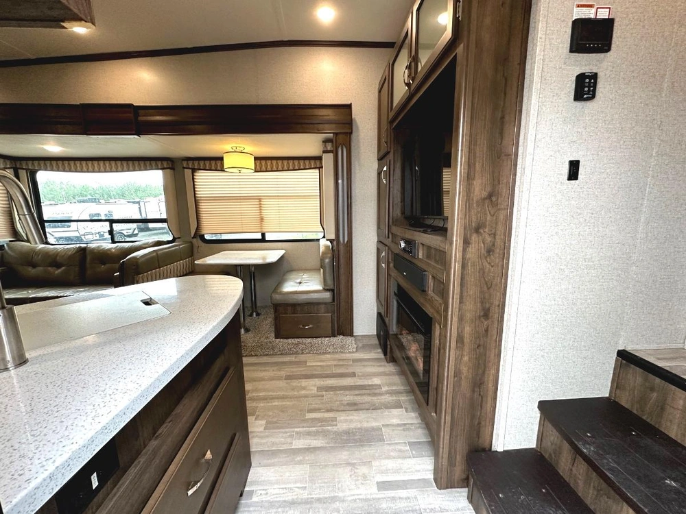 Dutchmen Astoria 3013bhf 2018 alt