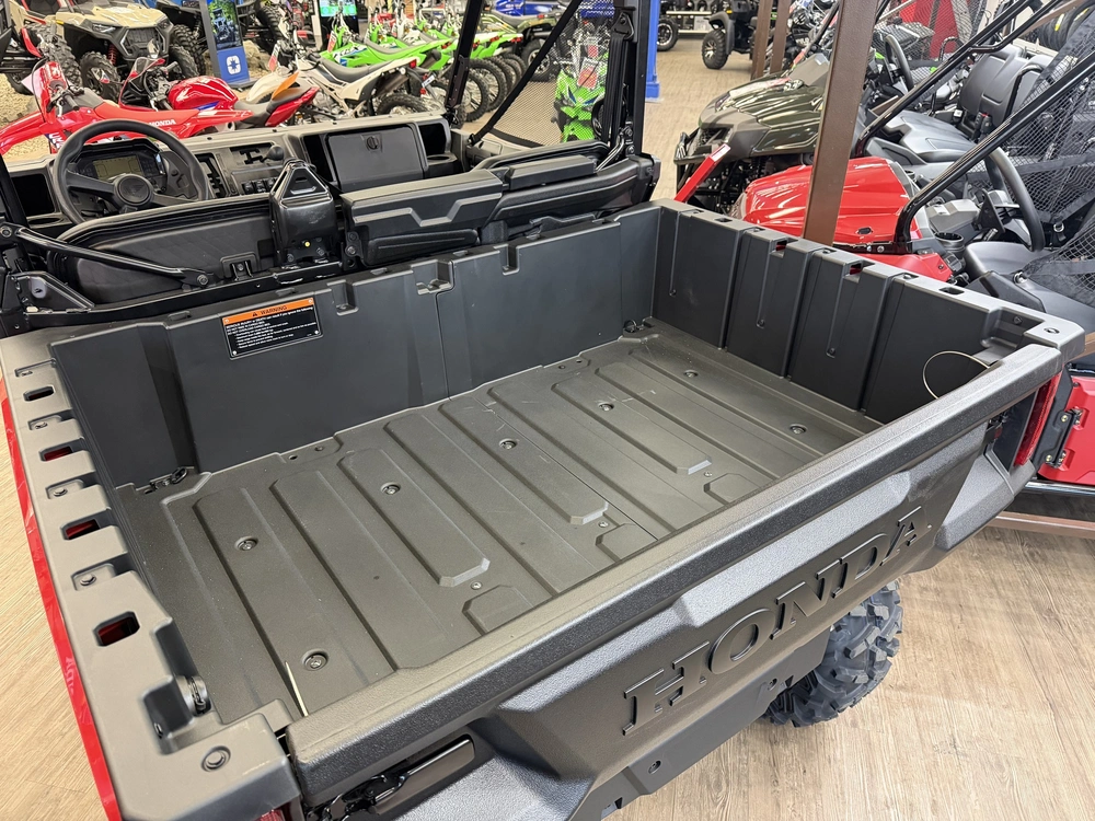 2026 Honda Pioneer 1000-3 Deluxe alt