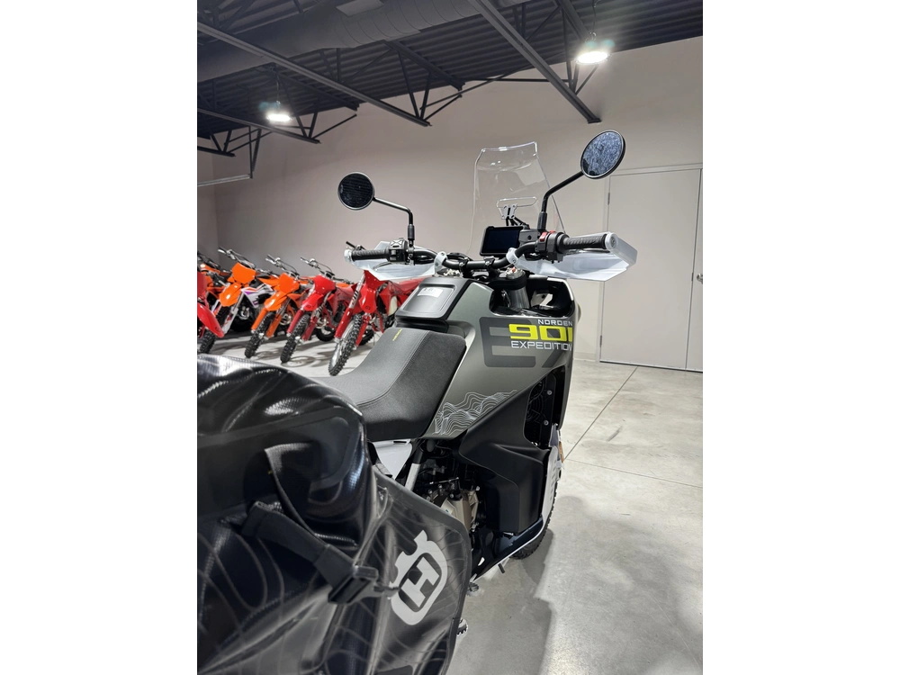 Husqvarna Norden 901 Expeditio 2025 alt