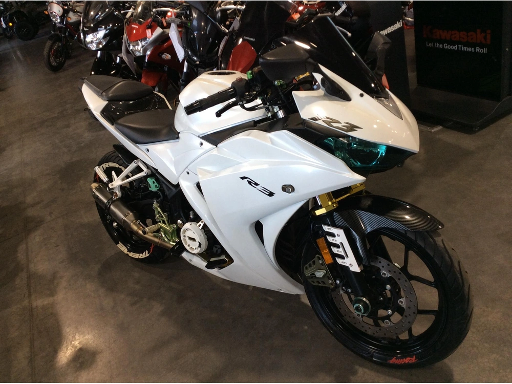 Yamaha R3 2017 alt