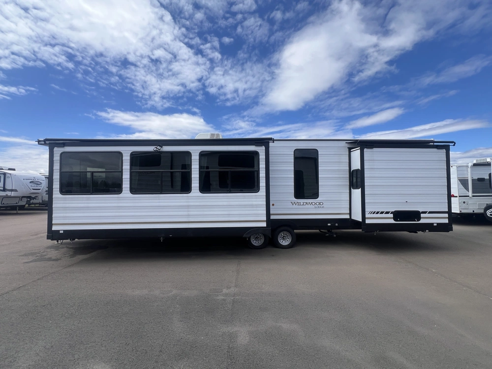 2025 Forest River Wildwood 40fden alt