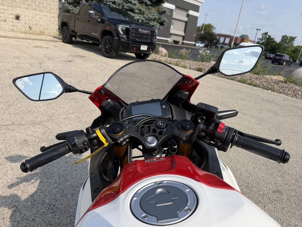 2026 Yamaha Yzf-r3 70th Anniversary Edition alt