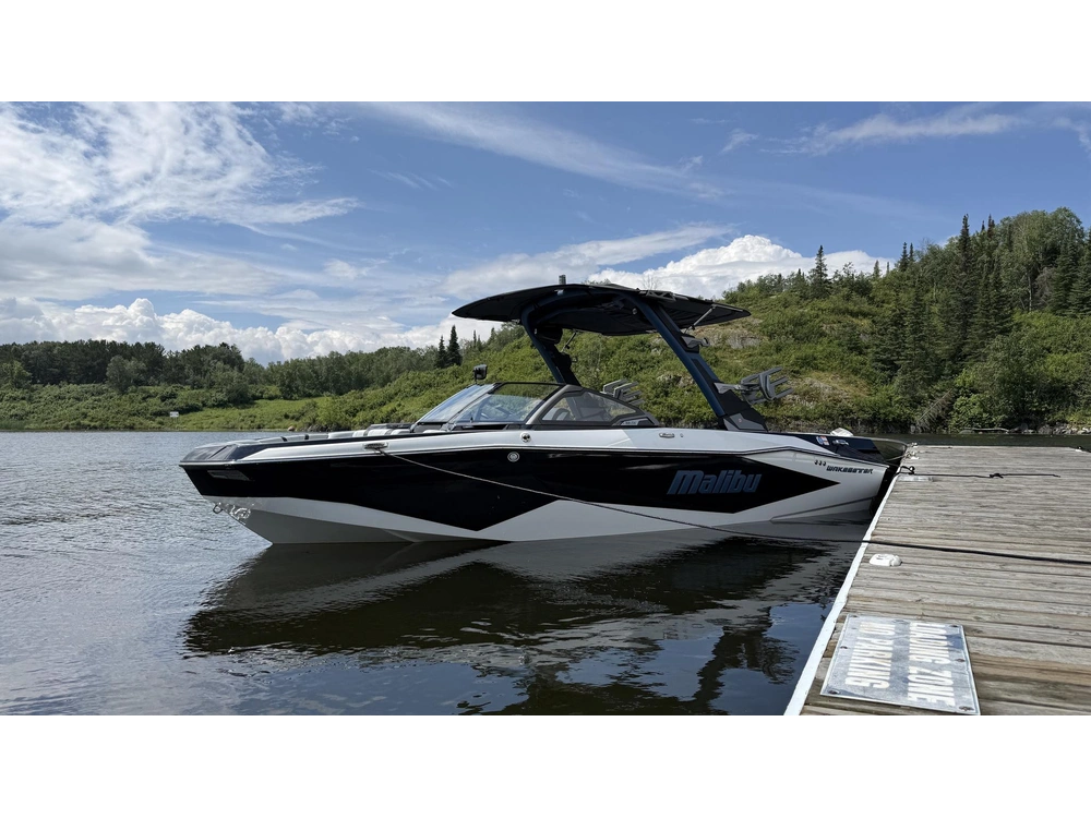 2026 Malibu 22 Lsv alt