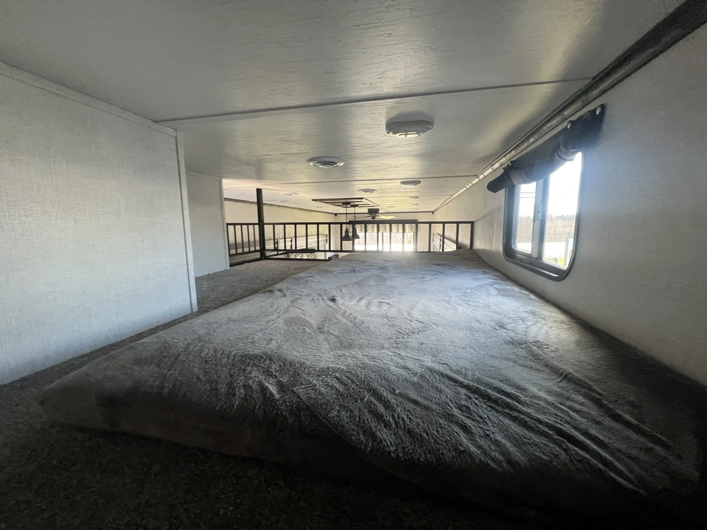 2022 Keystone Rv Hampton 375 Dbl alt