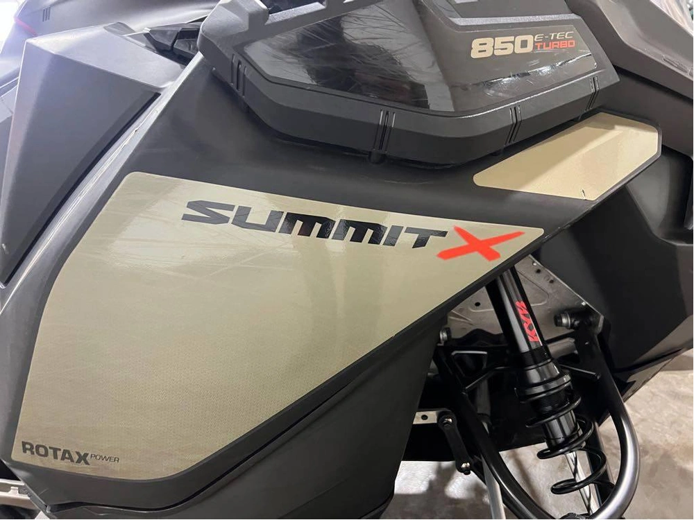2022 Ski-doo Summit X 154 850 Turbo alt