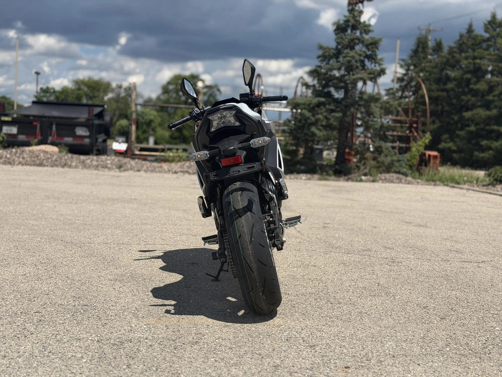 2026 Kawasaki Ninja 650 alt