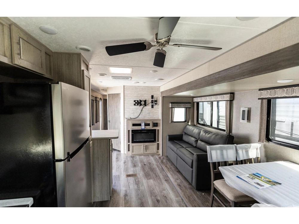 2023 Forest River Coachmen Catalina Destination 39 Fkts alt
