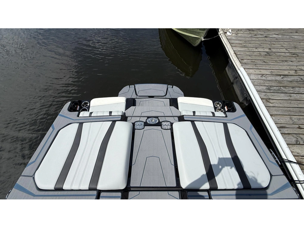 2026 Malibu 22 Lsv alt