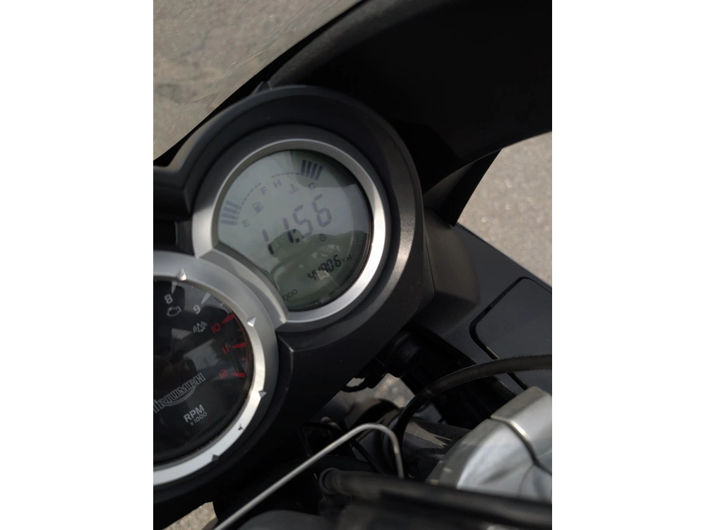 Triumph Sprint St 1050 ⚡ Moto 3 Cylindres Performance Routière 2009 alt