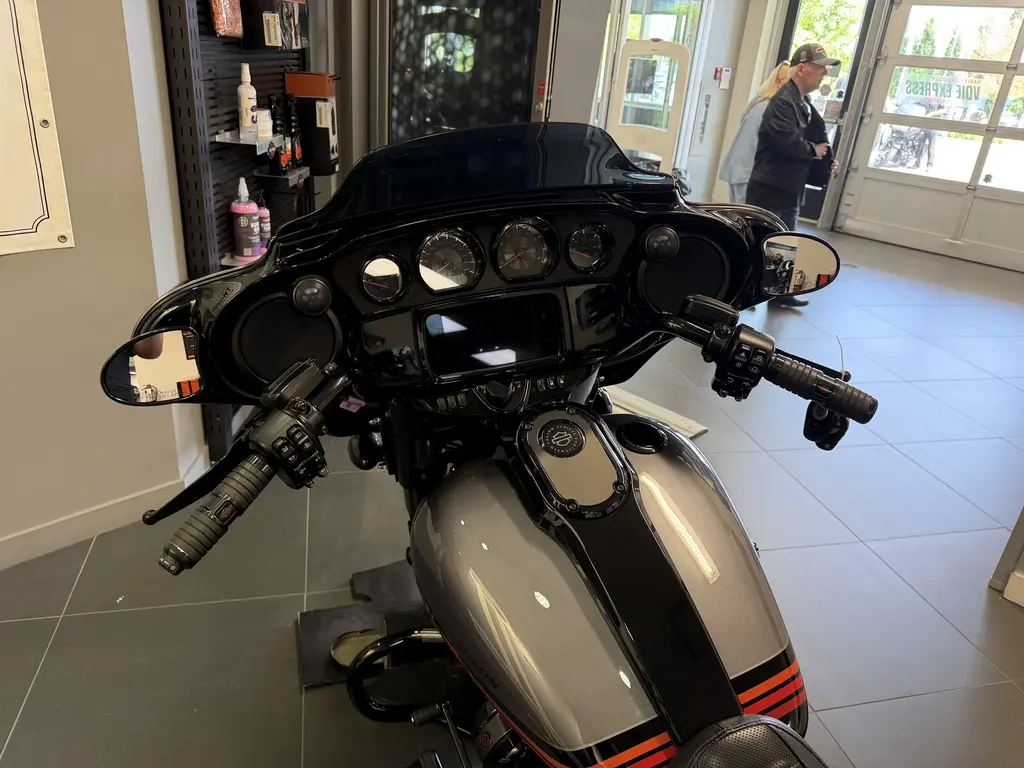 2020 Harley-Davidson CVO Street Glide FLHXSEFLHXSE