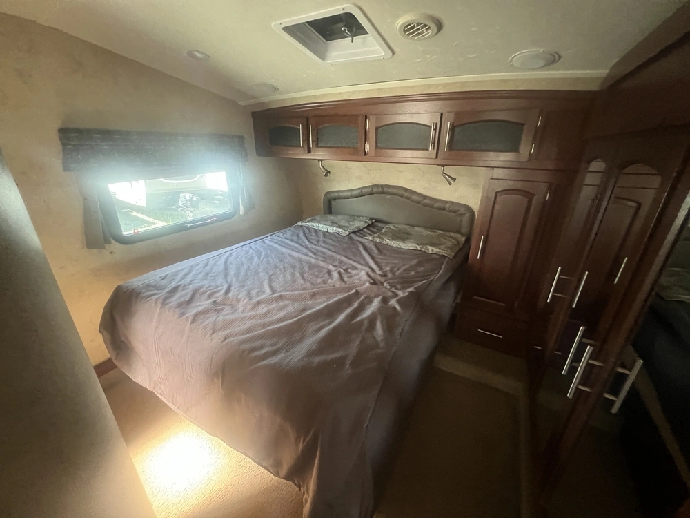 2015 Forest River Flagstaff 8528ikws alt