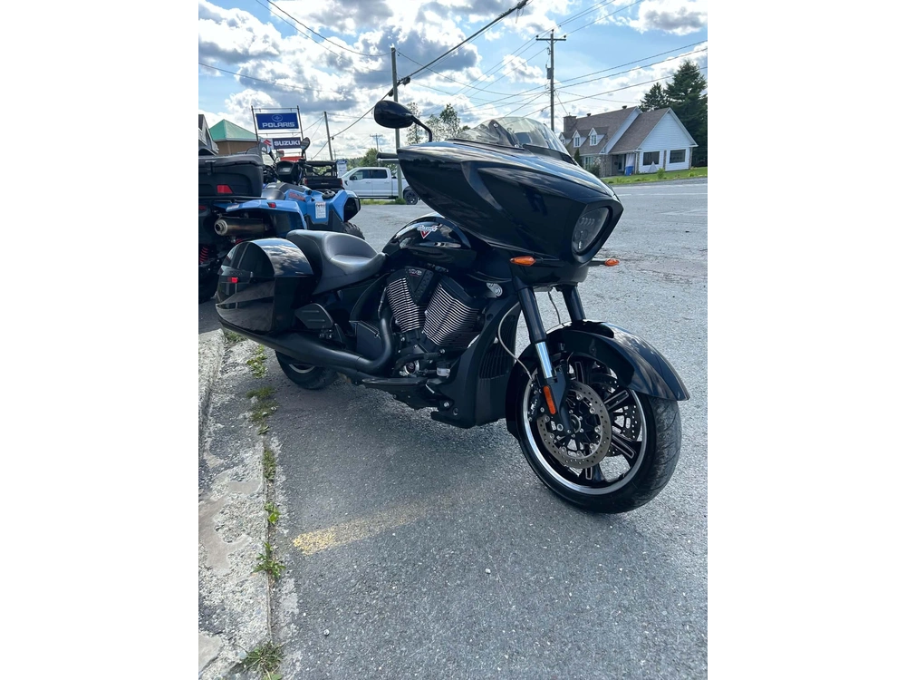 Victory Motorcycles Cross Country 2014 alt