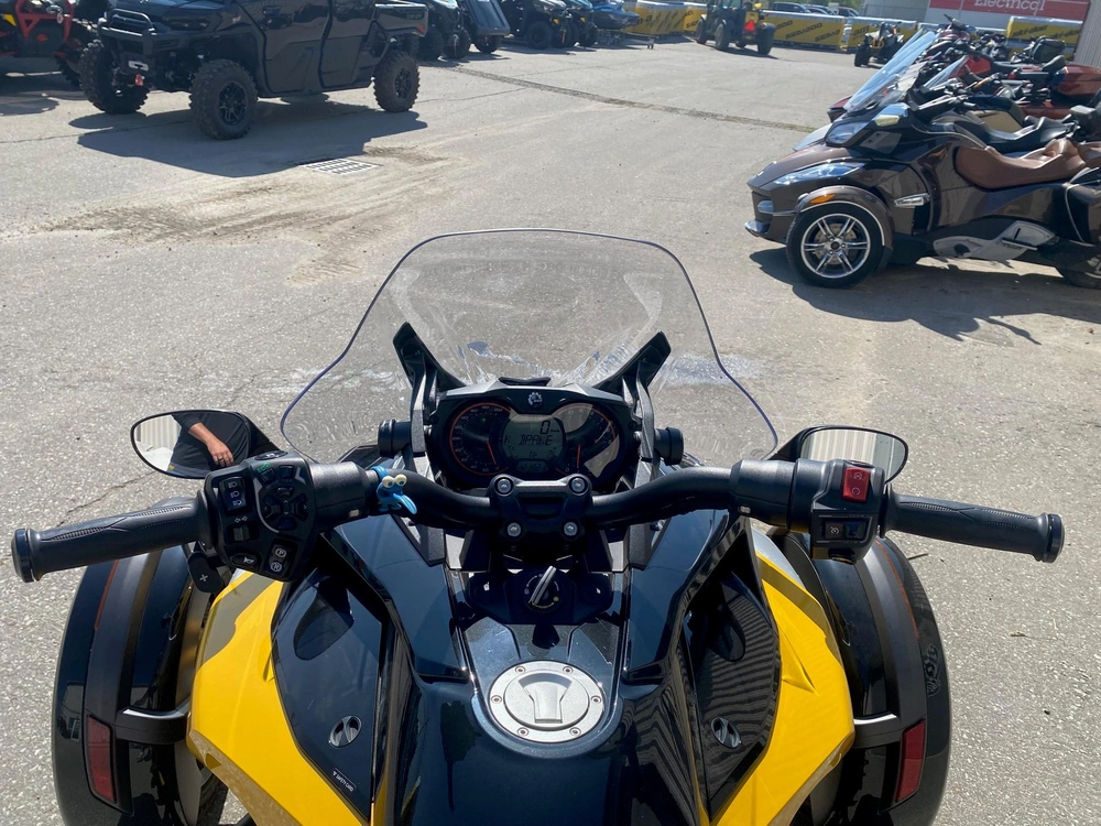 2018 Can-am F3-s alt