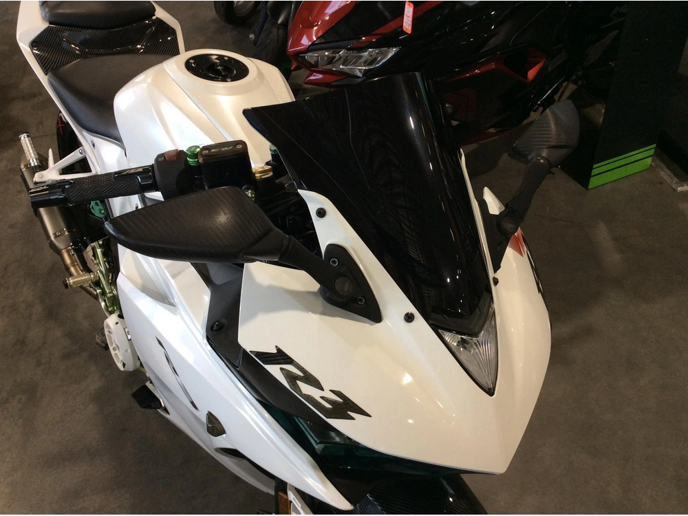 Yamaha R3 2017 alt