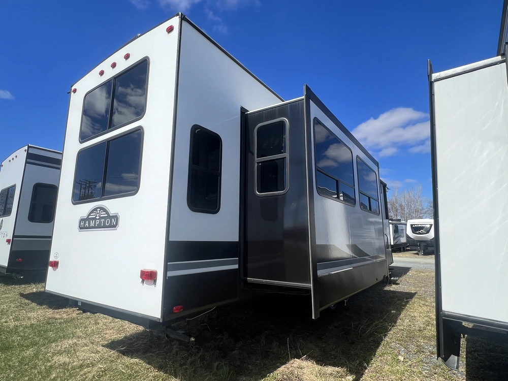 2022 Keystone Rv Hampton 375 Dbl alt