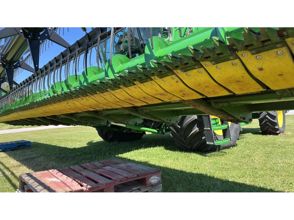 2023 John Deere 635f alt
