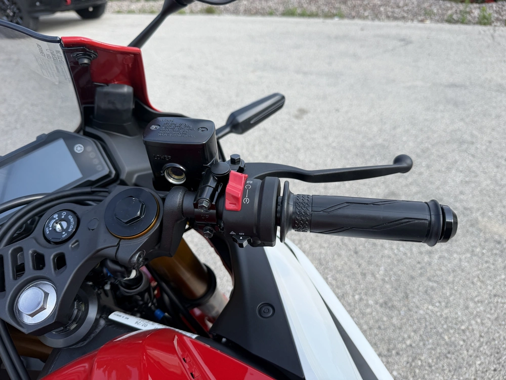 2026 Yamaha Yzf-r3 70th Anniversary Edition alt