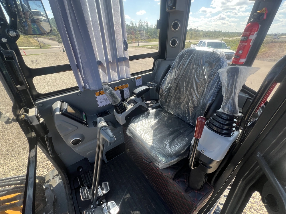 2026 Wolf We35 Cab alt