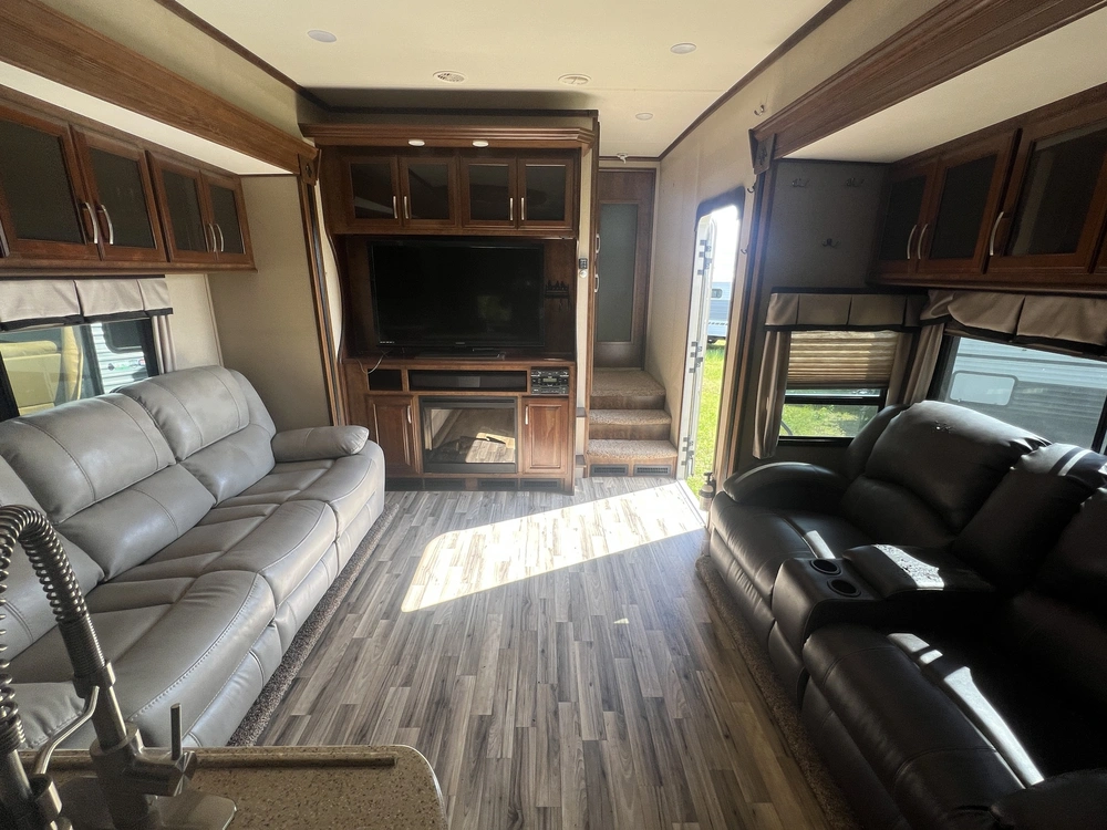 2014 Forest River Solitude 368 Rd alt