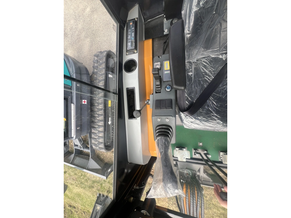 2026 Wolf We18 Cab alt