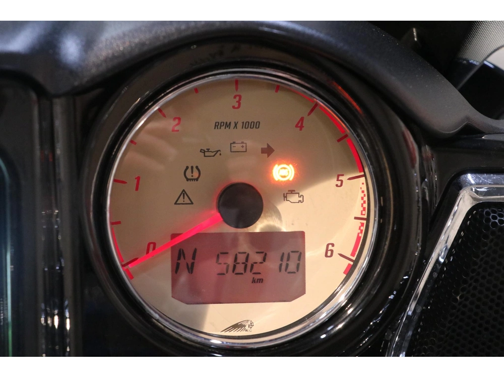 2018 Indian Motorcycle Chieftain Classic 111 alt
